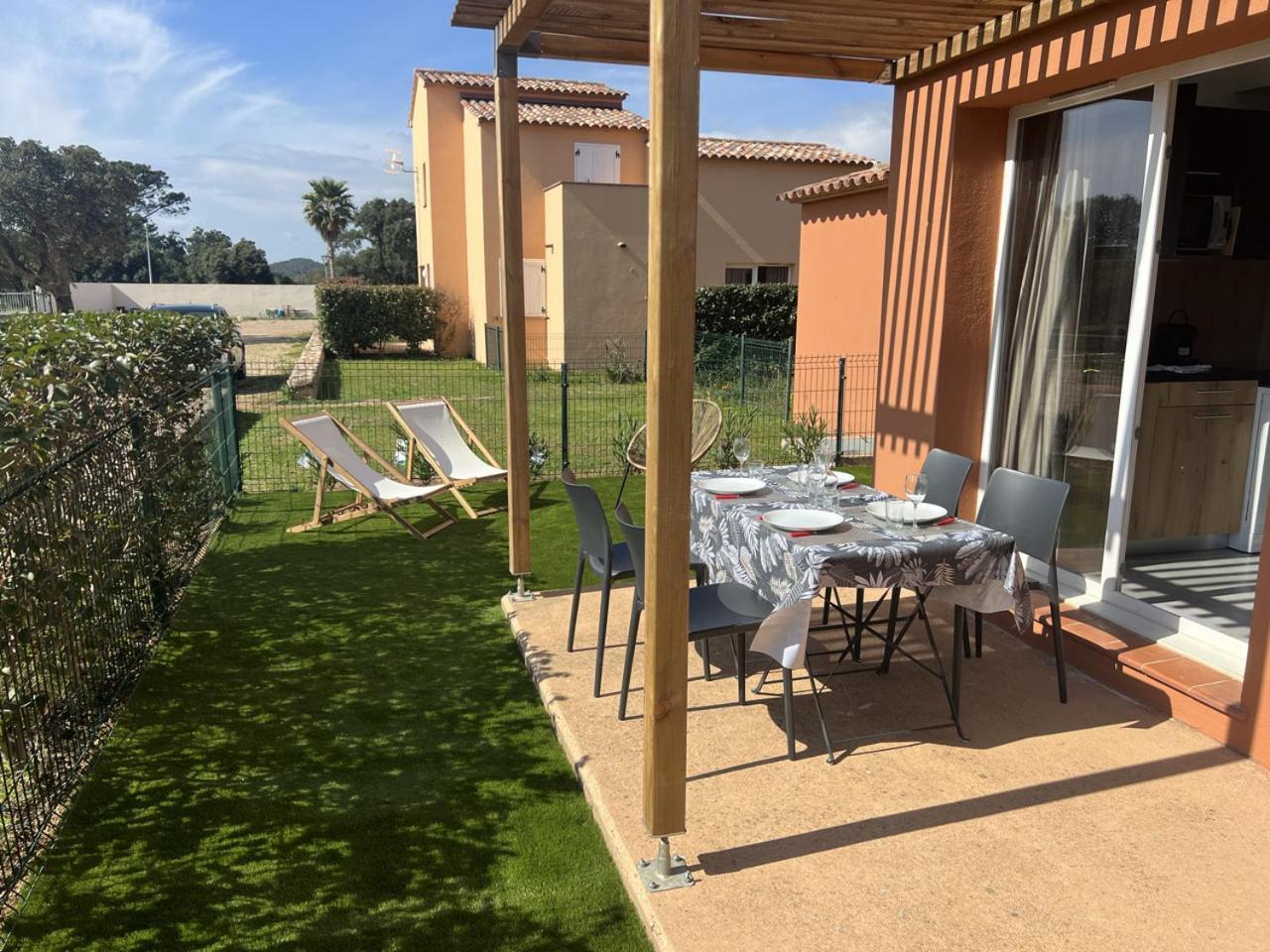 Residence Hoteliere Les Hameaux De Saint Cyprien Appartement 2 Chambres Lecci Buitenkant foto
